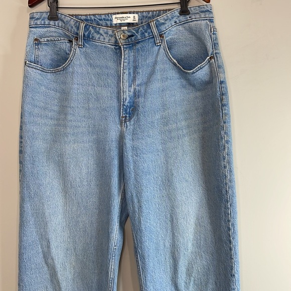 Abercrombie & Fitch Curve Love The 90s Relaxed Jean High Rise Light Wash 32 14R - Picture 3 of 11